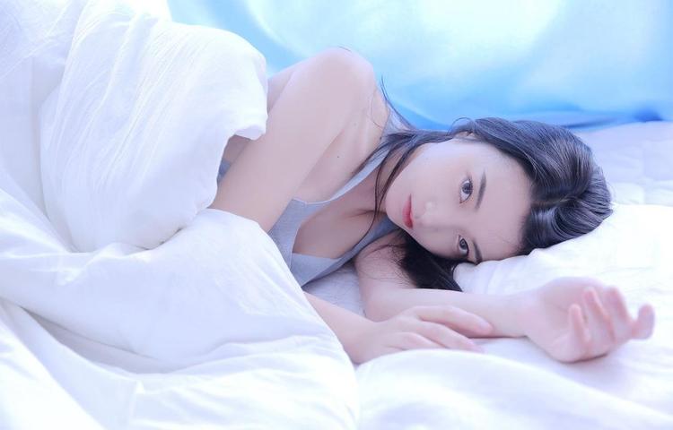 锕与铜的元素特性解析