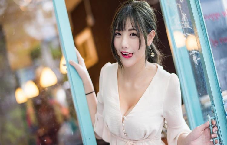 粉丝创作中的爆C18元素